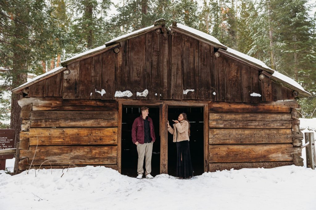 Engagement photos in the snow at King's Canyon National Park